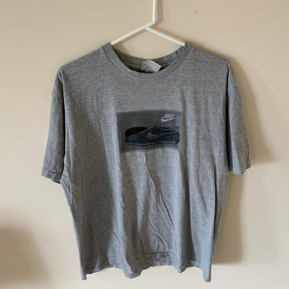 Nike Male Gray Graphic T-Shirt L